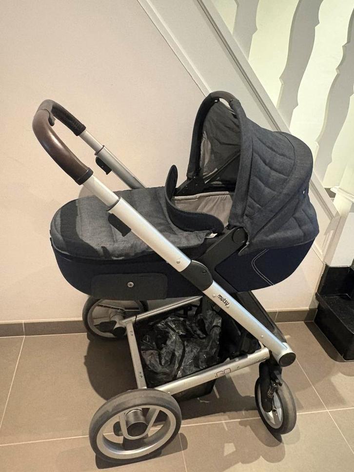 Wandelwagen Mutsy igo met draagmand en accesoires, Kinderen en Baby's, Kinderwagens en Combinaties, Zo goed als nieuw, Kinderwagen