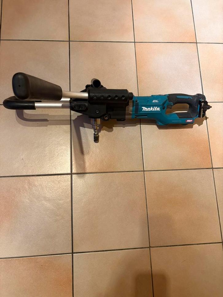 Makita accu grondboor 40V DG001GZ, Tuin en Terras, Overige Tuin en Terras, Zo goed als nieuw, Ophalen of Verzenden