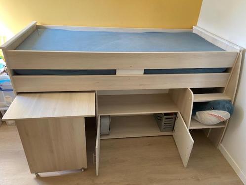 Bed, half hoogslaper met bureau en bureaustoel, Kinderen en Baby's, Kinderkamer | Stapelbedden en Hoogslapers, Gebruikt, Hoogslaper