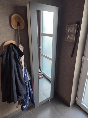 Draaibare schoenkast met spiegel beschikbaar voor biedingen