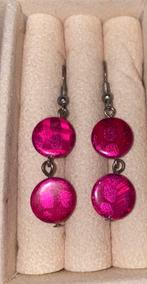 Boucles d'oreilles roses 2 cm, Bijoux, Sacs & Beauté, Boucles d'oreilles, Enlèvement ou Envoi, Utilisé, Rose