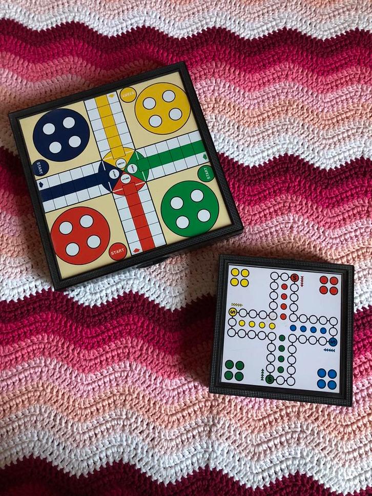 2x 6 in 1 reisspellen (1 groot en 1 klein), Hobby en Vrije tijd, Gezelschapsspellen | Kaartspellen, Zo goed als nieuw, Ophalen of Verzenden