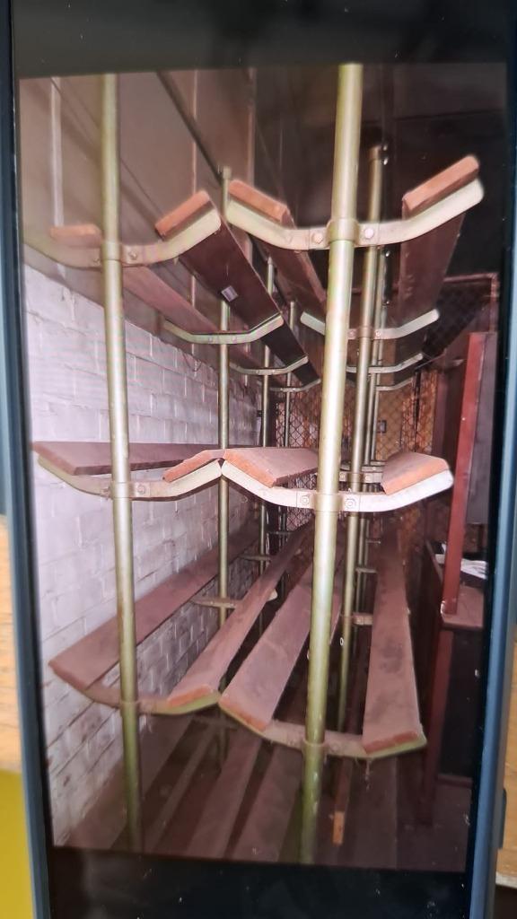 2x Metalen rek voor opslag grote flessen, Zakelijke goederen, Kantoor en Winkelinrichting | Magazijn, Stelling en Opslag, Ophalen