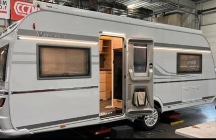 Tabbert vivaldi 560 250 1 an, Caravanes & Camping, Caravanes, Particulier, jusqu'à 5, 1500 - 2000 kg, Tabbert, 7 à 8 mètres, Porte moustiquaire