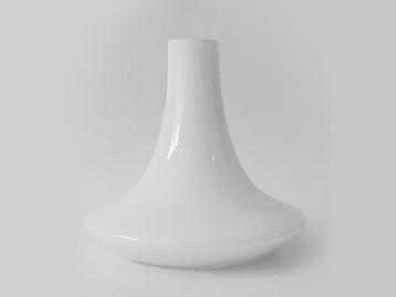 vaas opaline glas wit beschikbaar voor biedingen