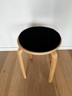 Houten krukje met kussentje, Ophalen, Zo goed als nieuw, Hout