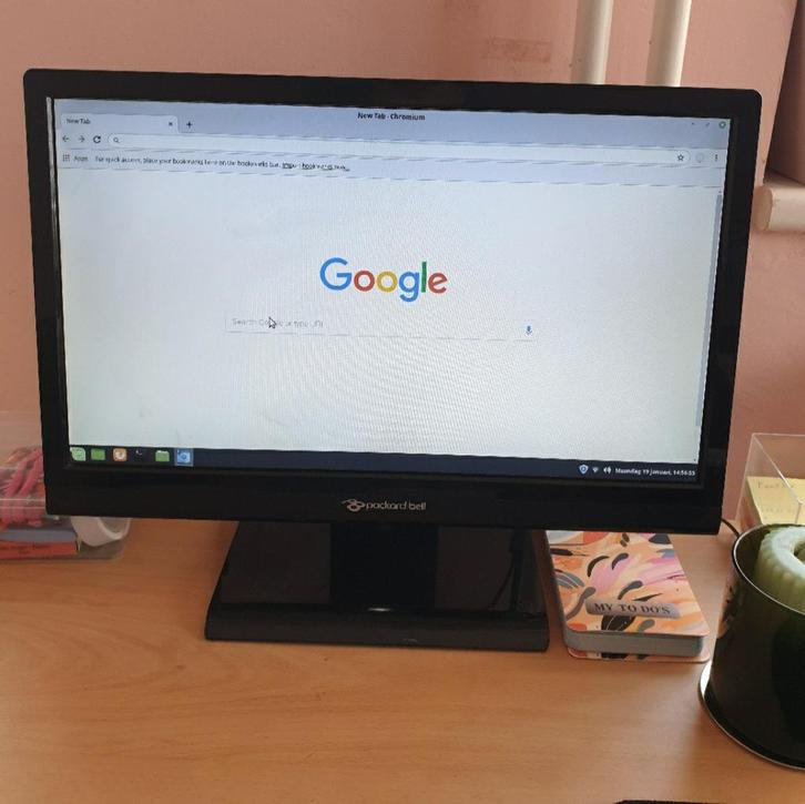 Packard Bell- Desktop Computer met Tafel – Goede Staat, Computers en Software, Desktop Pc's, Ophalen