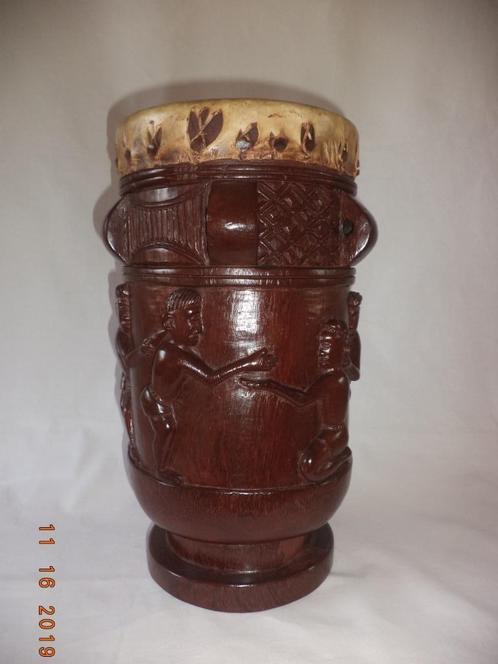 Handgemaakte houten trommel met gravures, Antiek en Kunst, Antiek | Gereedschap en Instrumenten, Ophalen