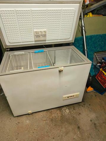 Diepvriezer, Elektronische apparatuur, Vriezers en Diepvrieskisten, Ophalen, Zo goed als nieuw