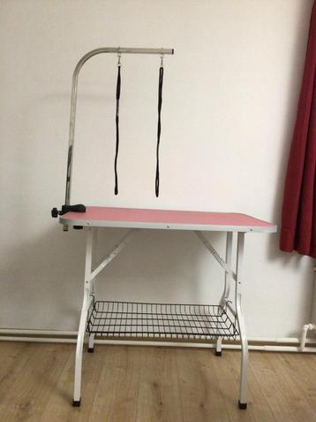 Te koop verzorgingstafel voor honden, katten. beschikbaar voor biedingen
