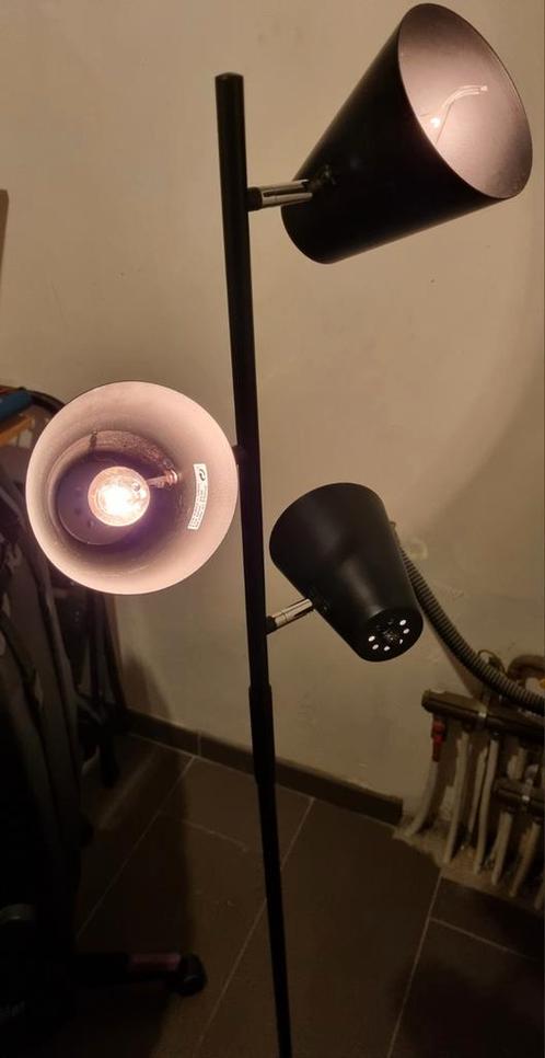 Lampe sur pied design avec 3 spots orientables – Noir, Huis en Inrichting, Lampen | Vloerlampen, Gebruikt, Metaal, Ophalen