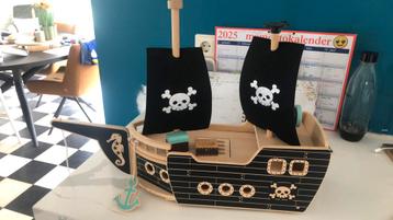 Piraten speelgoed schip met toebehoren beschikbaar voor biedingen