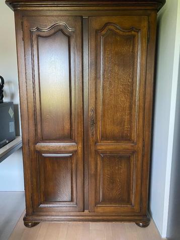 Eiken antieke kast beschikbaar voor biedingen