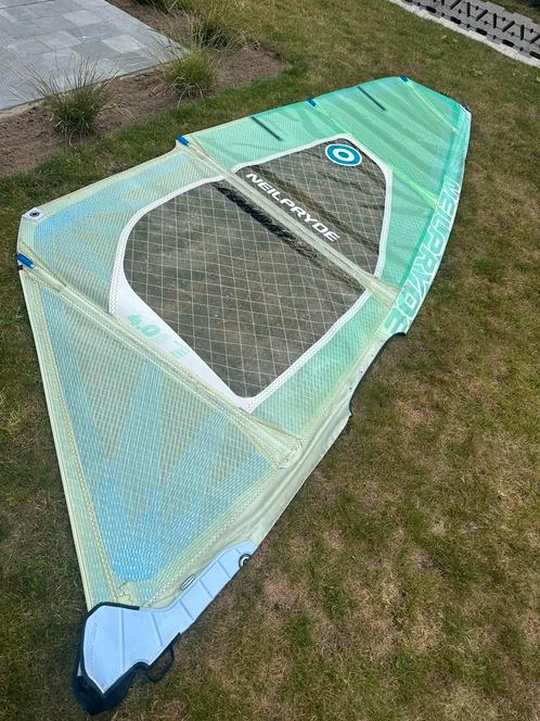 Neilpryde combat HD 4.0 of 4.5 jaar 2019, Watersport en Boten, Windsurfen, Zo goed als nieuw, Zeil, Ophalen