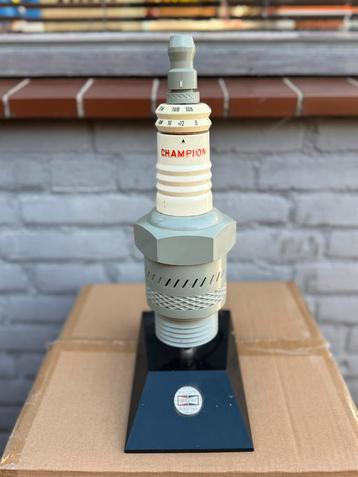 Oude Champion reclame radio beschikbaar voor biedingen