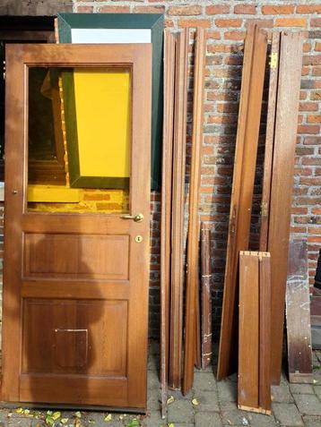 Volhouten binnendeur met gekleurd glas beschikbaar voor biedingen