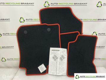 Mattenset Dacia Duster 1 Zwart Rood NIEUW ORIG 749004788R beschikbaar voor biedingen