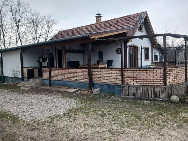 Woning met gastenverblijf te koop in midden Hongarije, Immo, Étranger