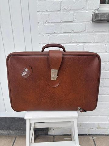 Vintage Reiskoffer beschikbaar voor biedingen