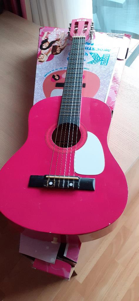 Gitaar K3 8 EUR + event. Mediatoren 8 EUR (mag samen 12 Eur), Muziek en Instrumenten, Snaarinstrumenten | Gitaren | Akoestisch