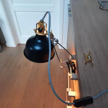 Klemlamp beschikbaar voor biedingen