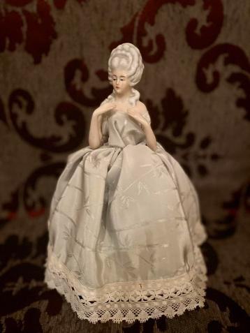 Antieke porseleinen halfdoll – beschikbaar voor biedingen