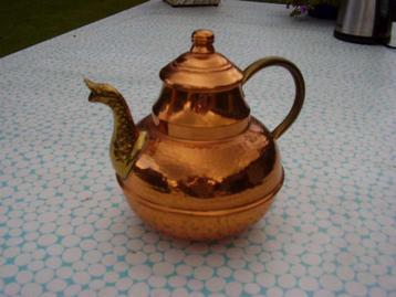 Rood koperen sierketeltje beschikbaar voor biedingen