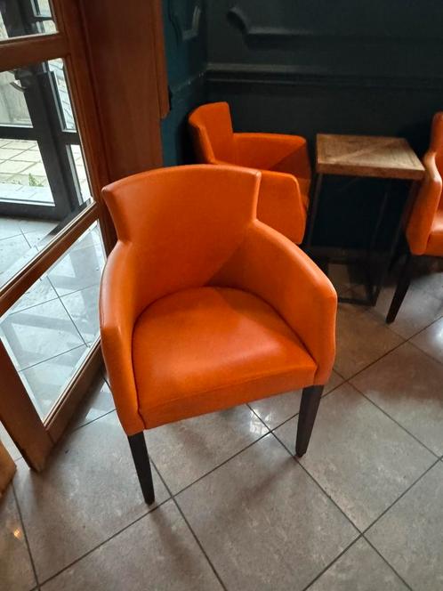 HORECA Lot de 12 chaises en simili cuir orange, Zakelijke goederen, Horeca | Meubilair en Inrichting, Ophalen