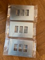 3 afdekplaten, Enlèvement