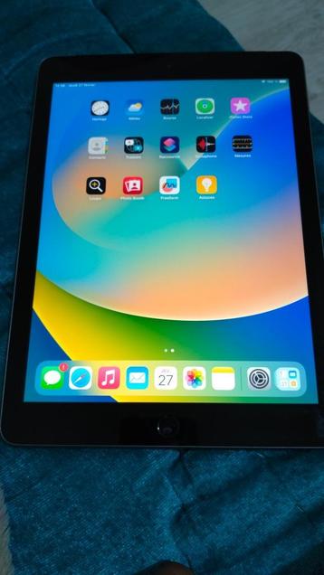 iPad 7 128 GB + simkaart beschikbaar voor biedingen
