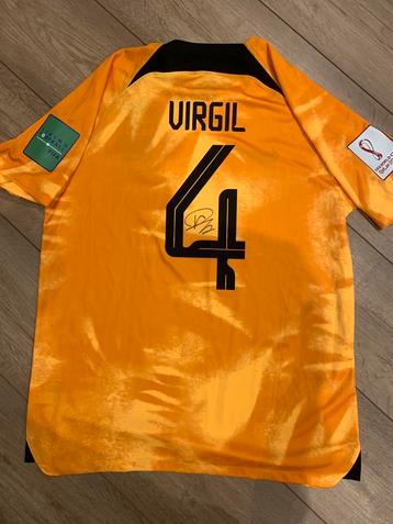 Gesigneerd Virgil shirt beschikbaar voor biedingen