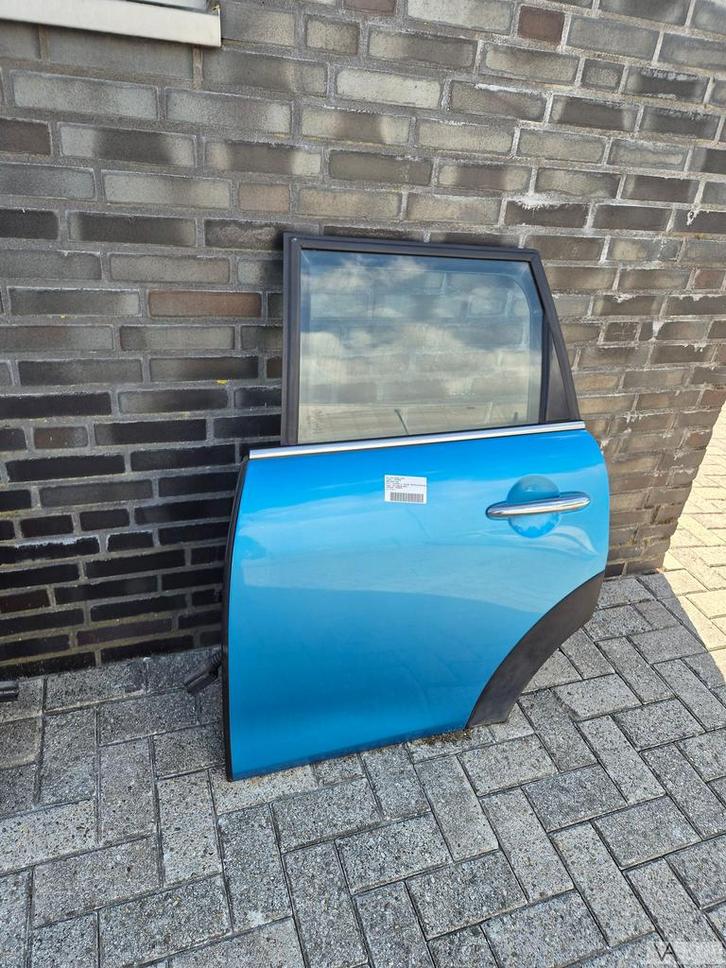 Mini F55 2013 - 2022 deur portier links achter blauw €350, Auto-onderdelen, Carrosserie, Deur, Mini, Achter, Links, Gebruikt, Ophalen of Verzenden