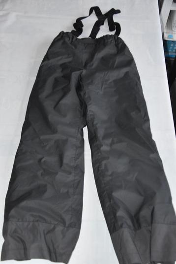 14 jaar oude skibroek beschikbaar voor biedingen