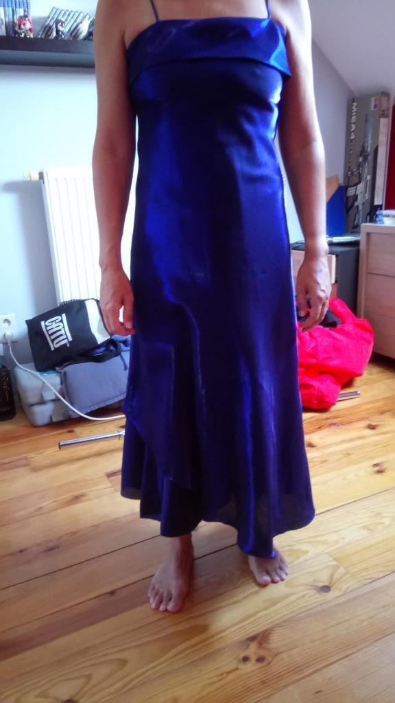 ROBE LONGUE HABILEE, Vêtements | Femmes, Robes, Taille 38/40 (M), Enlèvement ou Envoi, Comme neuf, Bleu