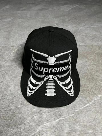 Supreme pet - Bones box logo beschikbaar voor biedingen