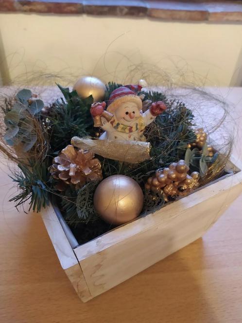 Kerststukje met porseleinen sneeuwman, Diversen, Kerst, Zo goed als nieuw, Ophalen of Verzenden