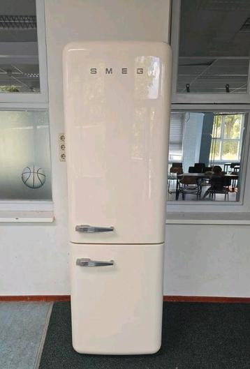 Super Mooie Smeg, Creme , No frost, bezorgen mogelijk beschikbaar voor biedingen