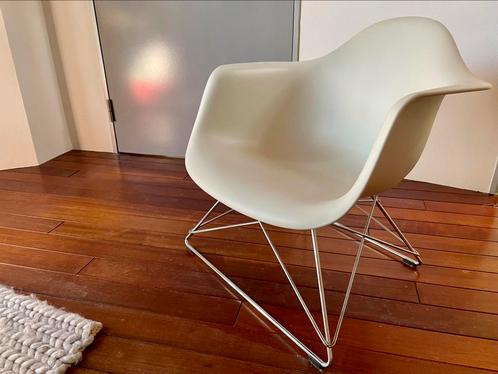 LAR Vitra Eames loungestoel, Huis en Inrichting, Stoelen, Zo goed als nieuw, Ophalen