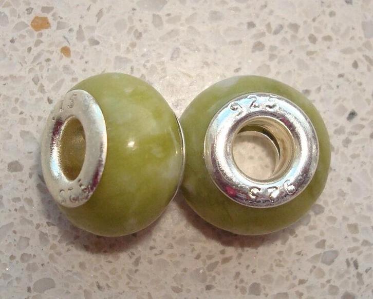 Breloque à gros trous avec jade Xinyi, Bijoux, Sacs & Beauté, Bracelets à breloques, Neuf, Autres marques, Pierre précieuse, 4 bracelets à breloques ou plus