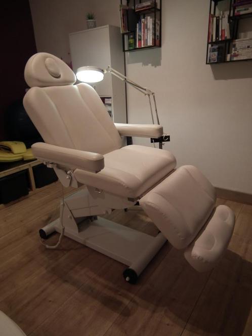 Fauteuil /Table de massage. de salon de beauté. électrique, Sports & Fitness, Produits de massage, Comme neuf, Table de massage