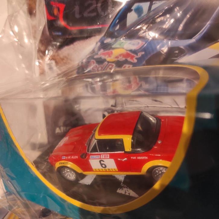 Fiat 124 Abarth Rallye du Portugal 1974 1:43 in vitrine+mag., Hobby en Vrije tijd, Modelauto's | 1:43, Ophalen of Verzenden