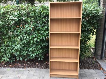 Boekenkast  beschikbaar voor biedingen
