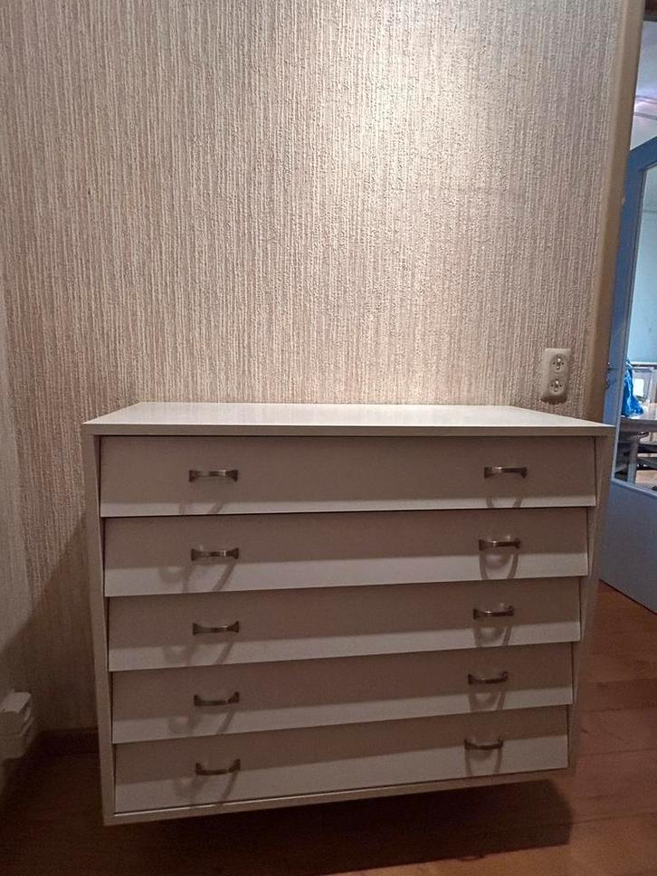 Stijlvolle witte ladekast met 5 ruime lades, Huis en Inrichting, Kasten | Ladekasten, Gebruikt, Minder dan 100 cm, 25 tot 50 cm