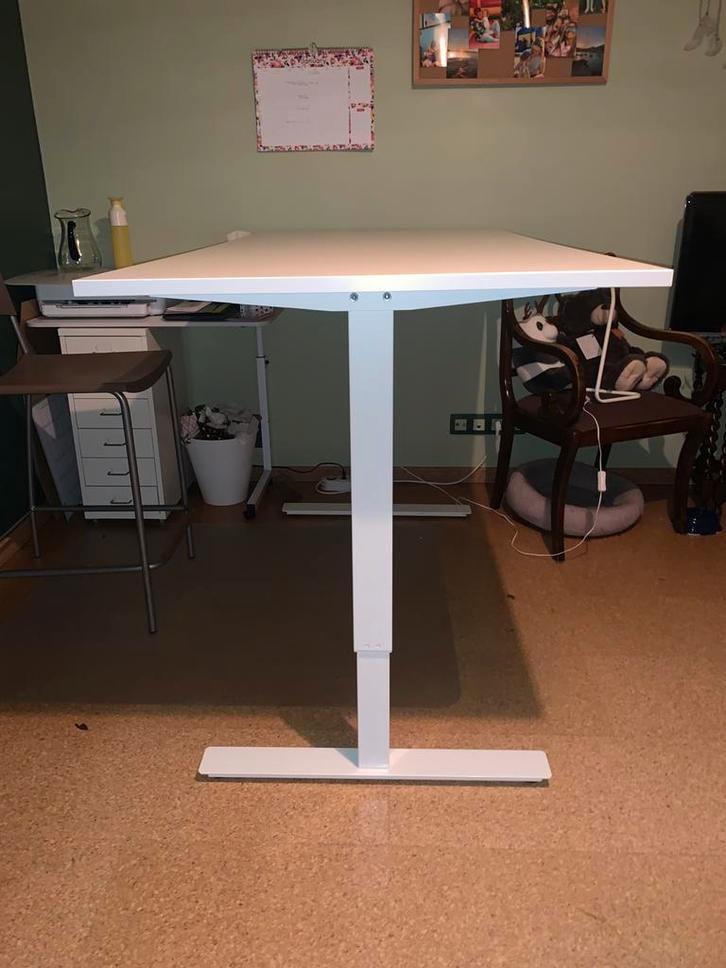 Trotten ikea bureau, Huis en Inrichting, Bureaus, Zo goed als nieuw, Bureau, In hoogte verstelbaar, Ophalen