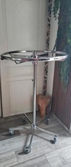 Penderie ronde professionnelle., Enlèvement