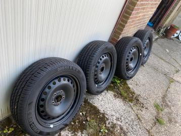 Banden met velgen 205/55R16 beschikbaar voor biedingen