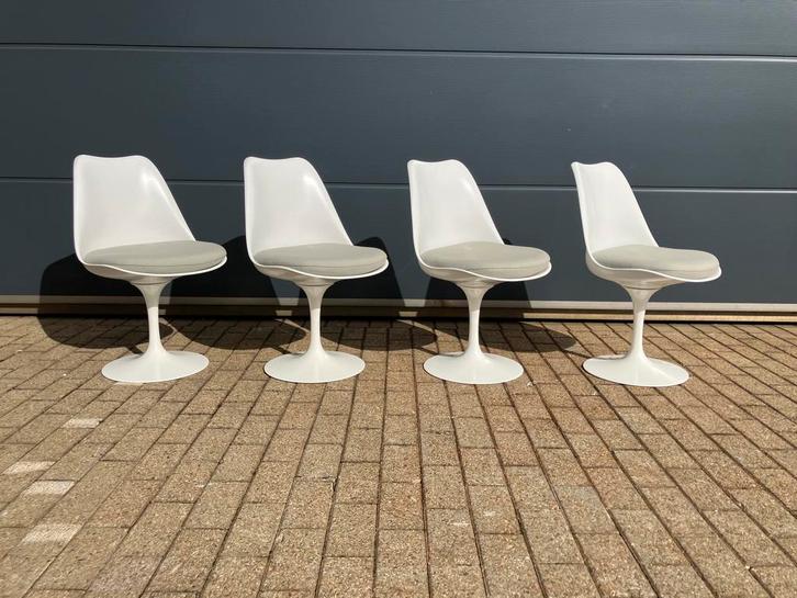 4x draaibare Knoll Tulip stoelen, zeer recent! Als NIEUW!!, Huis en Inrichting, Zetels | Voetbanken en poefs, Kunststof, Ophalen of Verzenden