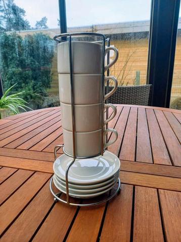 Koffieservies in houder beschikbaar voor biedingen