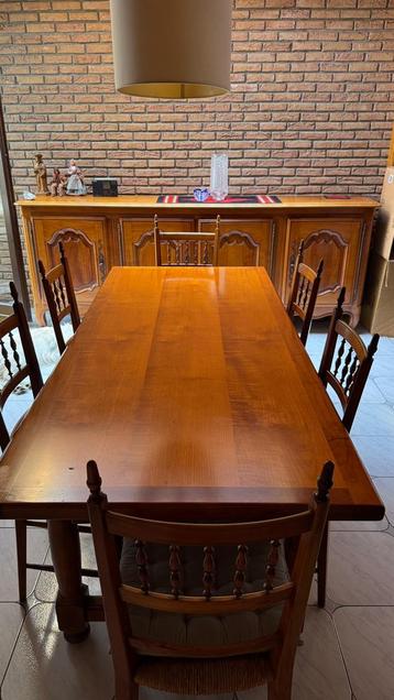 Tafel en Stoelen beschikbaar voor biedingen
