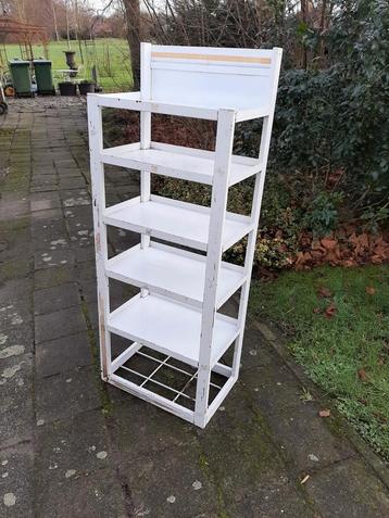 Sterk metalen rekje  beschikbaar voor biedingen